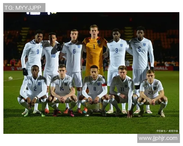 足球明星齐聚一堂的精彩综艺节目带你领略不一样的球场魅力与娱乐互动